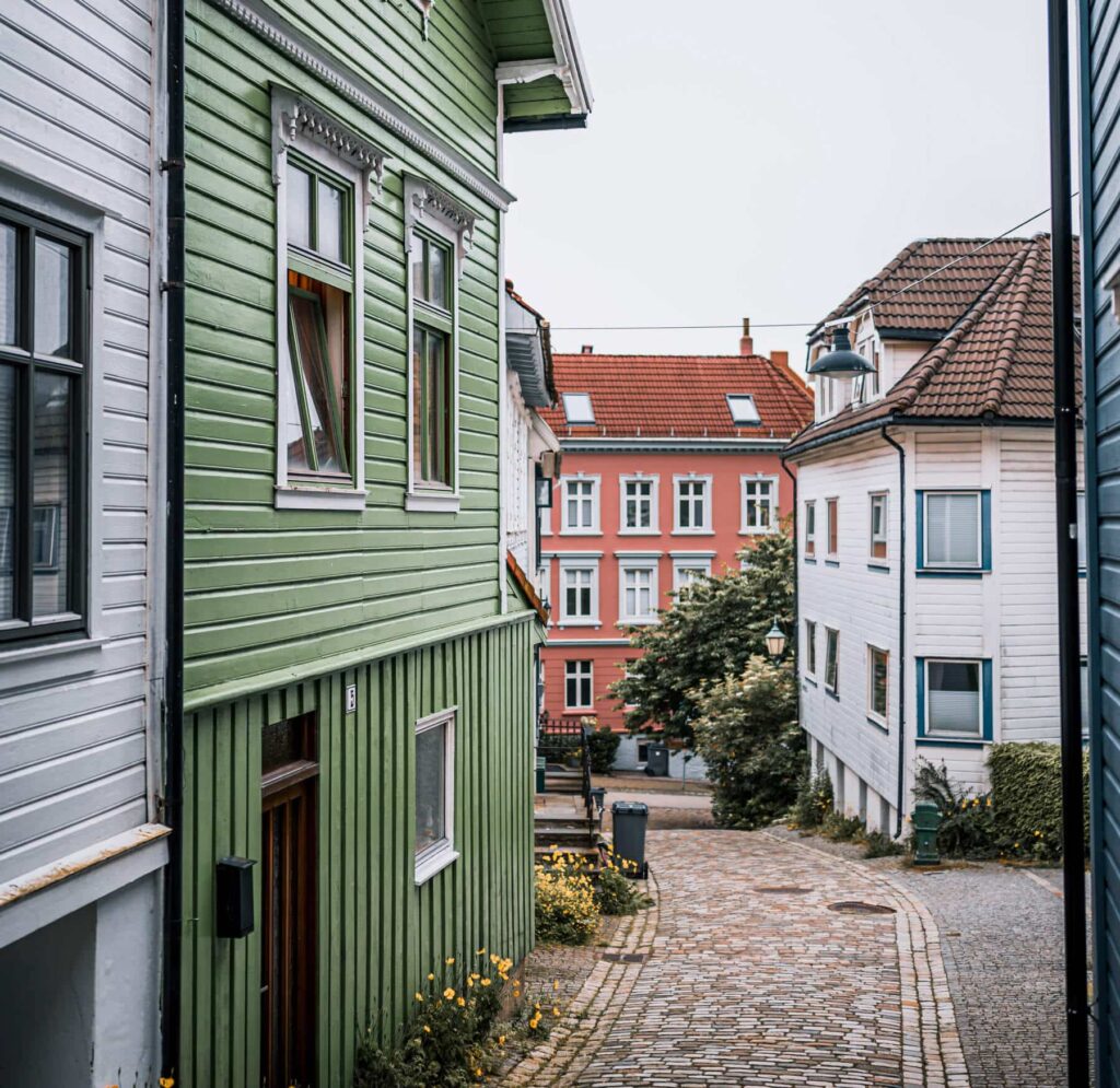 Fargerike trehus i Bergen – boligeiendom og utleie